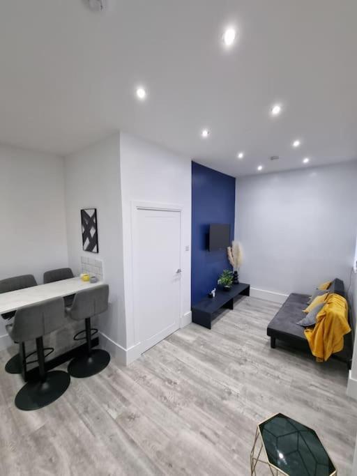 Doll Apartment مونتروز المظهر الخارجي الصورة